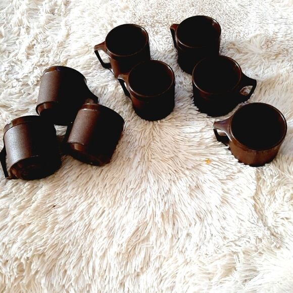 Aladdin brown vintage 8 plastic stackable cups - Picture 1 of 3